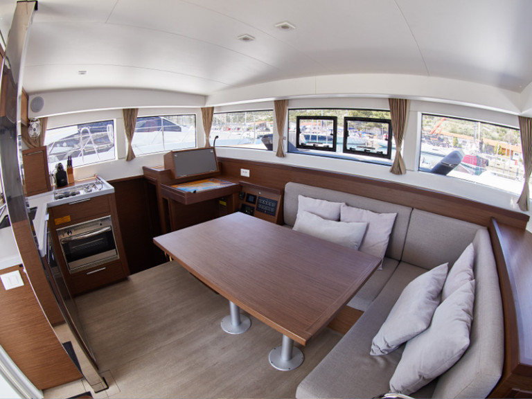 Catamaran to hire Pula at the best price