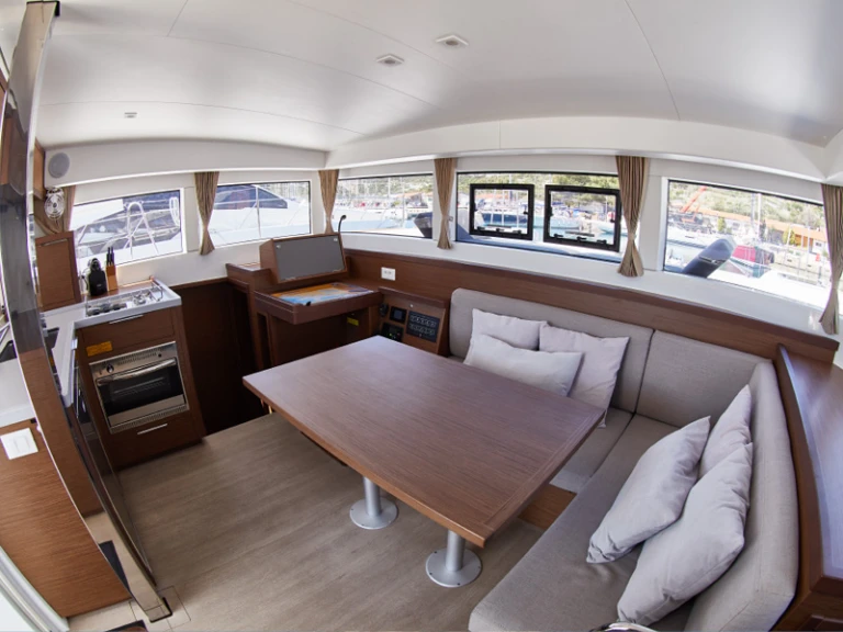 Catamaran to hire Pula at the best price