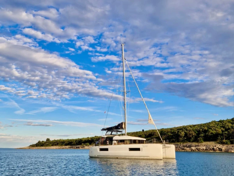Catamaran hire in Pula - Lagoon Lagoon 40