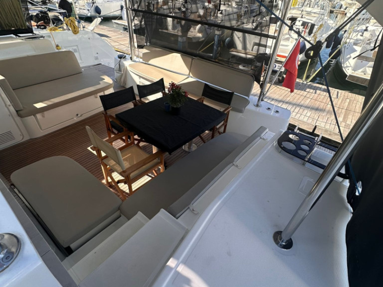 Yacht hire Fethiye cheap Lagoon 46