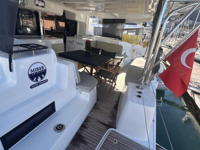 Charter a Lagoon Lagoon 46 in Fethiye on Samboat