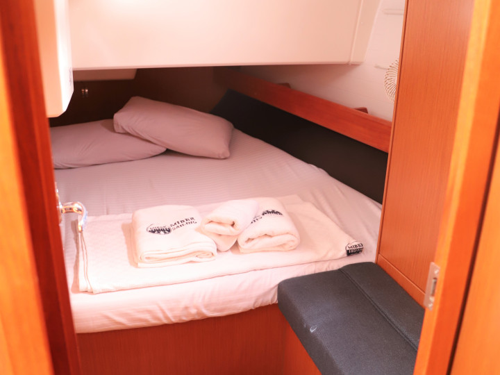 Hire Sailboat Bavaria with a boat licence