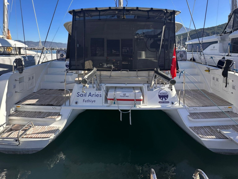 Catamaran hire in Fethiye - Lagoon Lagoon 40