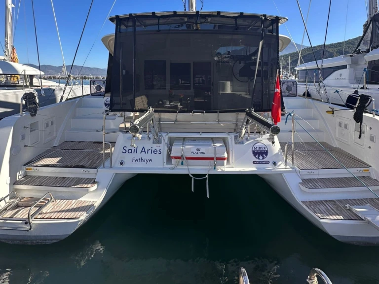 Catamaran hire in Fethiye - Lagoon Lagoon 40