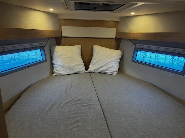 Charter a Bavaria Bavaria C38 in Marseille on Samboat