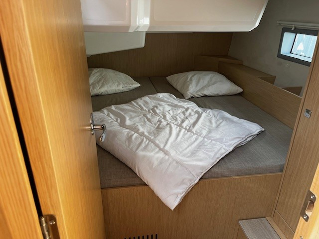 Hire Sailboat Bavaria with a boat licence