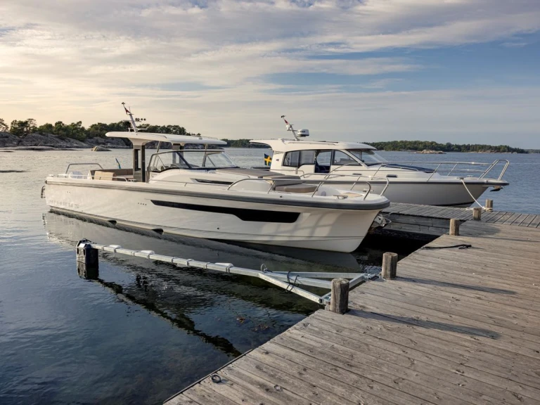 Motorboat to hire Annapolis at the best price