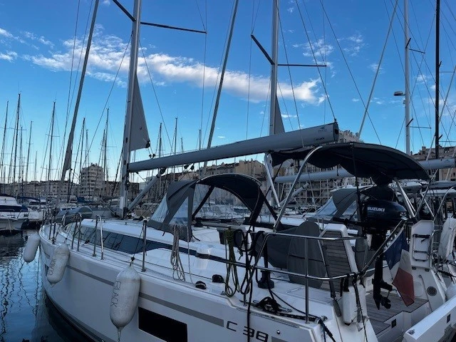 Hire a Bavaria Bavaria C38 Marseille