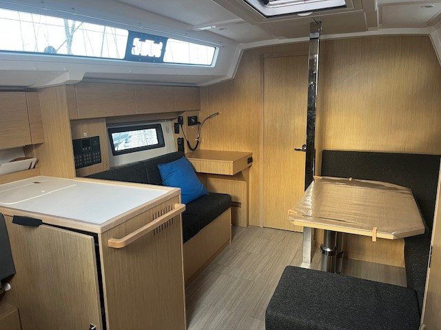 Charter a Bavaria Bavaria C38 in Marseille on Samboat