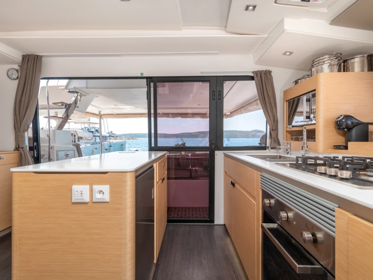 Yacht charter Simpson Bay - Fountaine Pajot Aura 51 on SamBoat