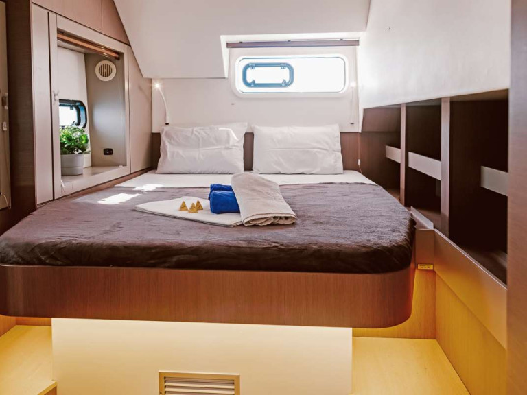 Catamaran to hire Port d'Andratx at the best price