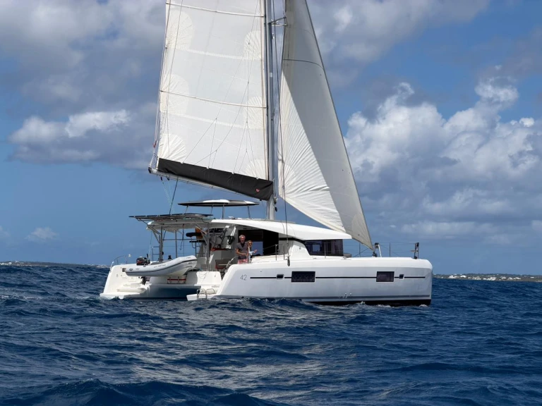 Hire Catamaran Lagoon with a boat licence