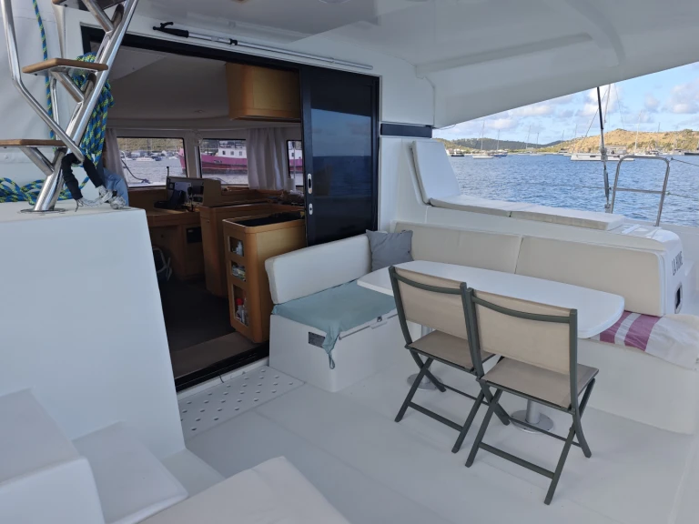 Catamaran to hire Marigot at the best price