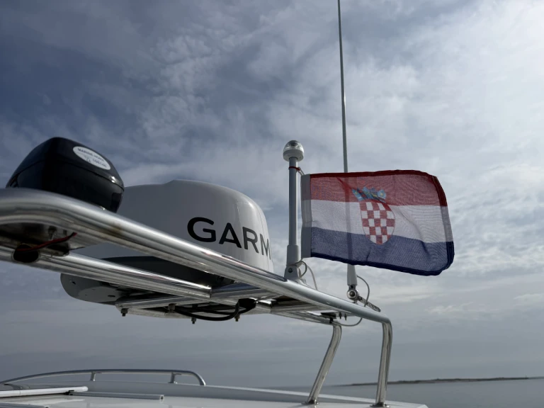 Charter a Jeanneau Merry Fisher 895 Cruiser in Medulin on Samboat