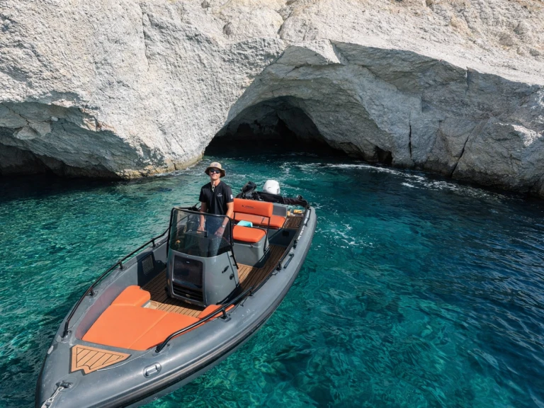 Hire a Poseidon Blu Water 170 Mílos