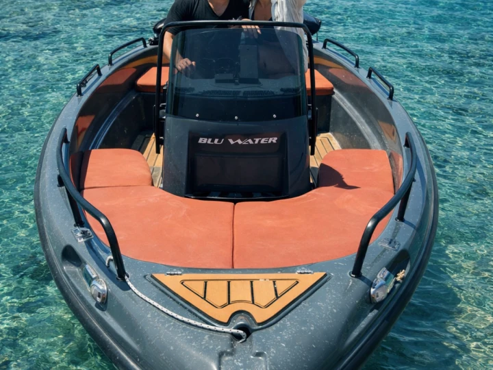 Yacht charter Mílos - Poseidon Blu Water 170 on SamBoat