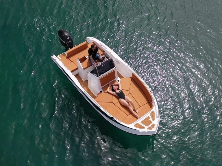 Yacht hire Saint Paul's Bay cheap Nireus CL620