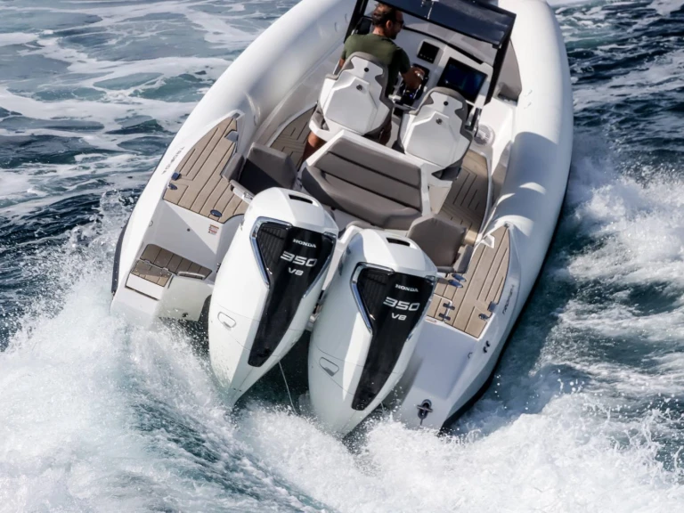 Charter a  Motorboat in Gouvia on Samboat