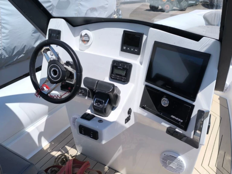 Motorboat to hire Gouvia at the best price