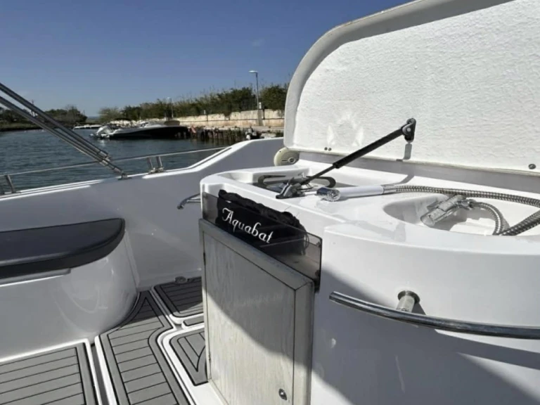 Charter a Pacific Craft Pacific Craft 625 Open in Gapeau on Samboat
