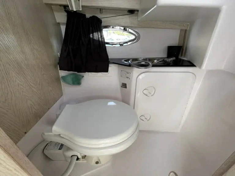 Hire Motorboat Pacific Craft with a boat licence