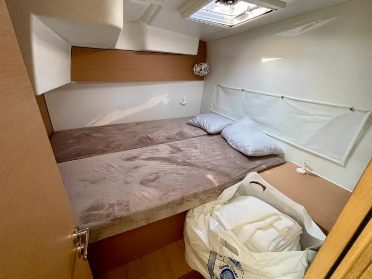 Catamaran to hire Alimos at the best price