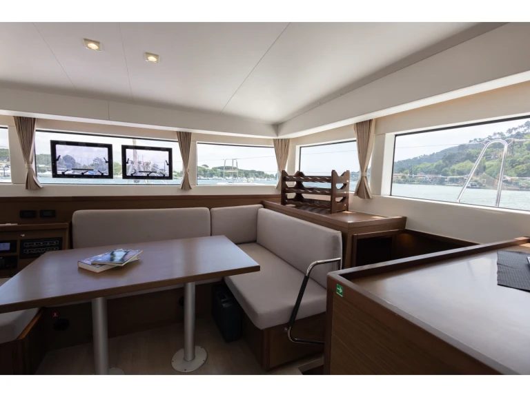 Yacht hire Bocca di Magra cheap Lagoon 40