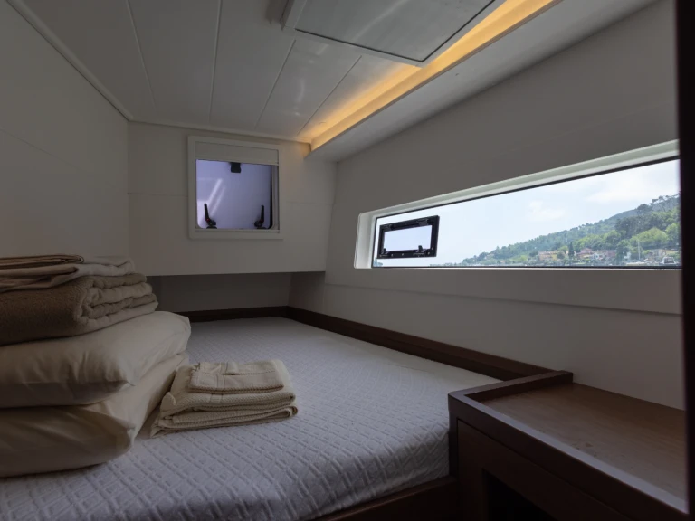 Charter a Lagoon Lagoon 40 in Bocca di Magra on Samboat