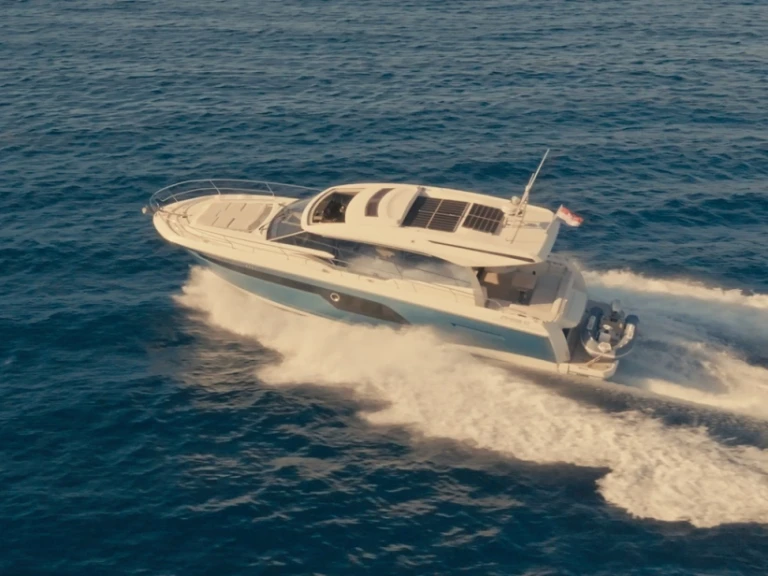 Luxury Yacht to hire Marina Lav at the best price