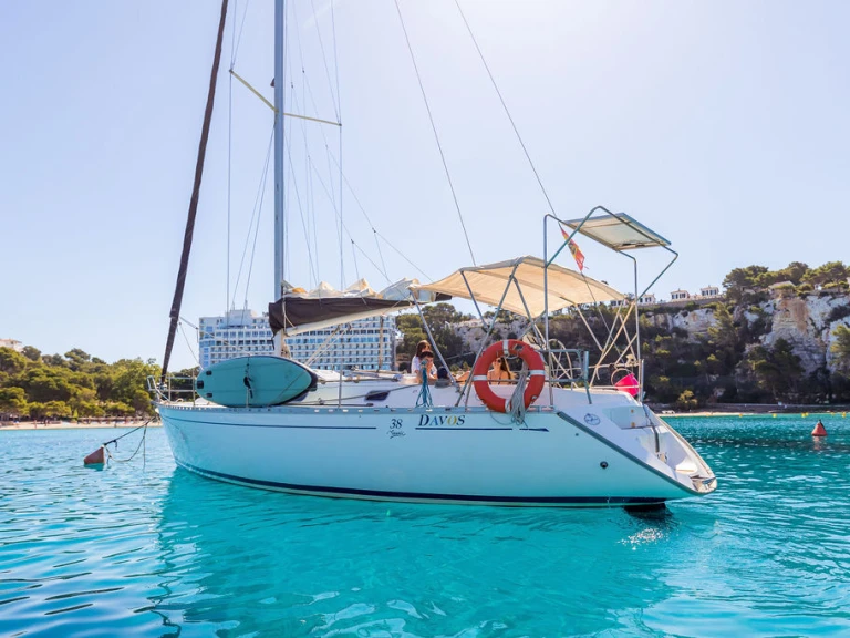 Yacht charter Cala Galdana - Dufour Dufour 38 Classic on SamBoat