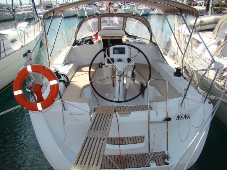 Hire a Jeanneau Sun Odyssey 33i Sukošan