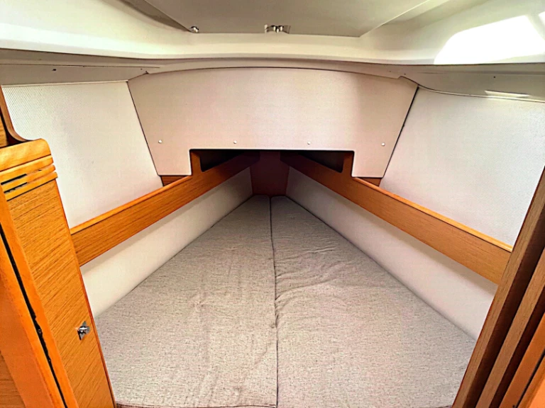 Charter a Jeanneau Sun Odyssey 33i in Sukošan on Samboat