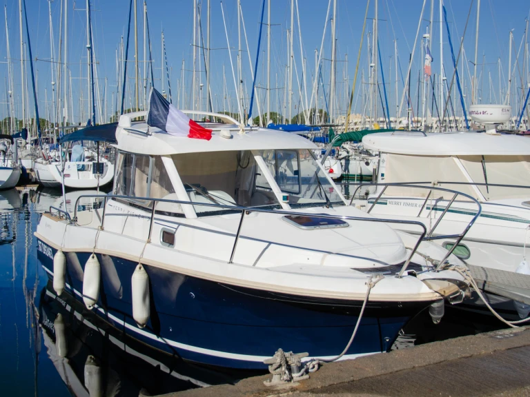 Motorboat to hire Port-Camargue at the best price