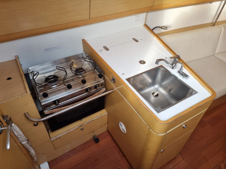 Hire Sailboat with or without skipper Bénéteau Barcelona