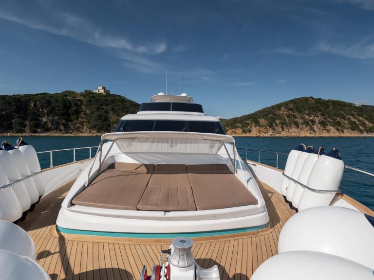 Luxury Yacht to hire Marina di Scarlino at the best price