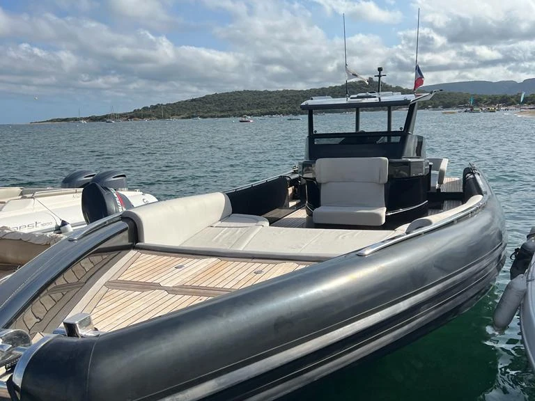 Hire a Novamarine Blackshiver120 France