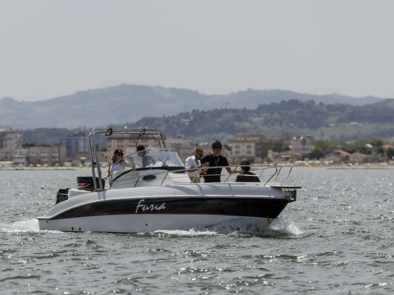 Motorboat to hire Rimini at the best price