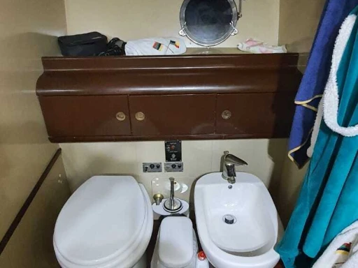 Hire Luxury Yacht with or without skipper Versilcraft Marina degli Aregai