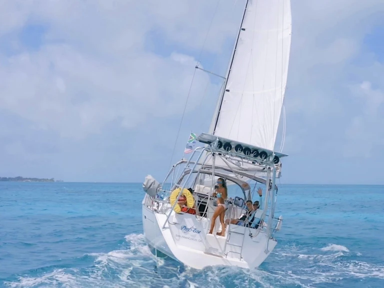 Hire a Bénéteau Oceanis 393 Philippine