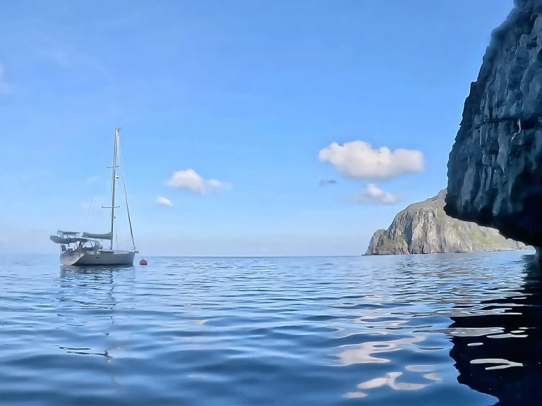 Yacht hire Philippine cheap Oceanis 393