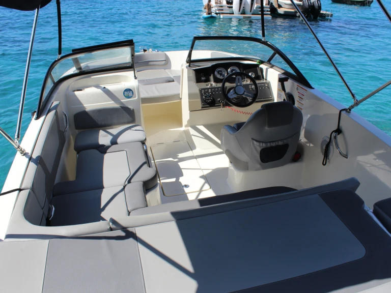 Motorboat to hire Club Nàutic Santa Ponsa at the best price