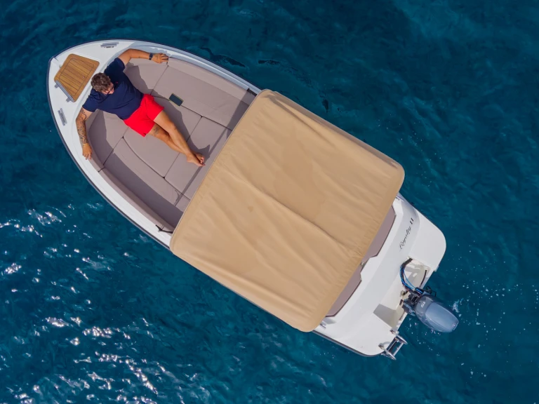 Motorboat to hire Club Nàutic Santa Ponsa at the best price