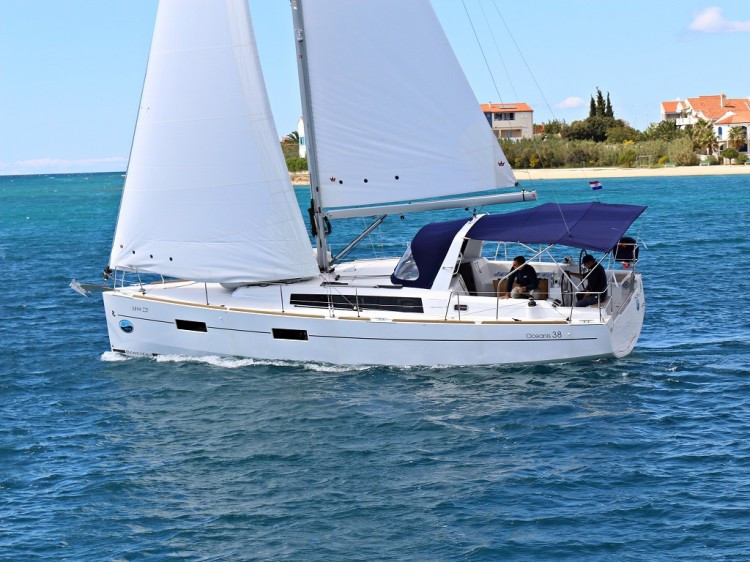 Yacht hire Palma de Mallorca cheap Oceanis 38.1