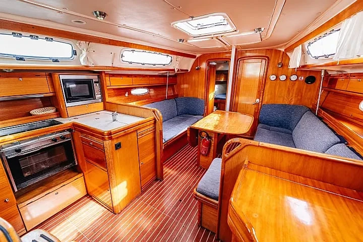 Hire Sailboat with or without skipper Bavaria Betina