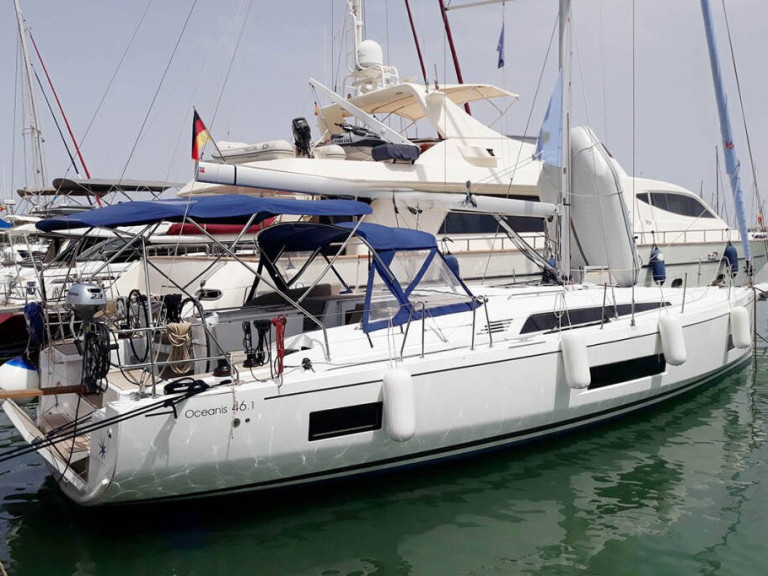 Sailboat to hire Piraeus at the best price