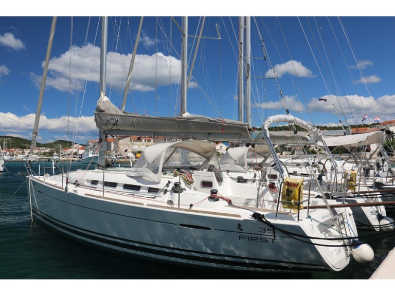 Yacht hire Jezera cheap First 35