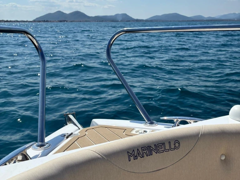 Motorboat to hire Marina de Bonaire at the best price