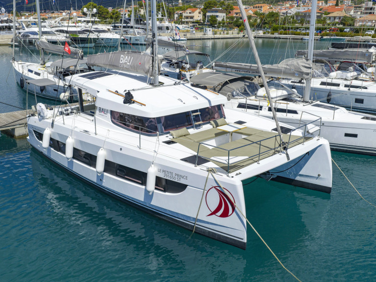 Yacht charter Kaštela - Bali Bali Catsmart OW - 3 cab. on SamBoat