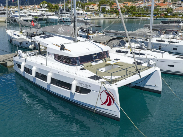 Yacht charter Kaštela - Bali Bali Catsmart OW - 3 cab. on SamBoat