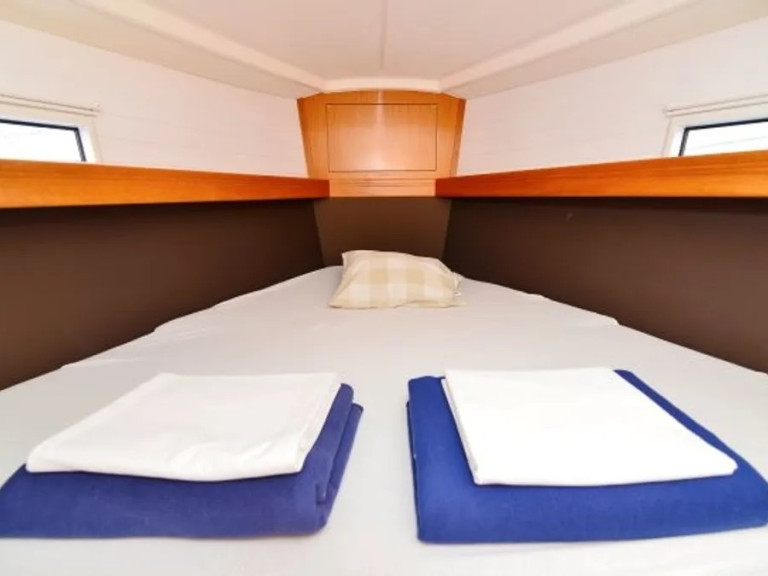 Hire a Bavaria Bavaria Cruiser 37 B Betina